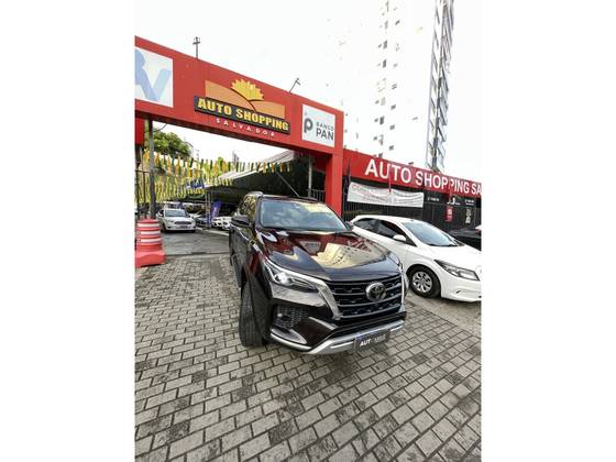 TOYOTA HILUX SW4 2.8 D-4D TURBO DIESEL SRX 4X4 AUTOMÁTICO TOYOTA HILUX SW4 2.8 D-4D TURBO DIESEL SRX 4X4 AUTOMÁTICO